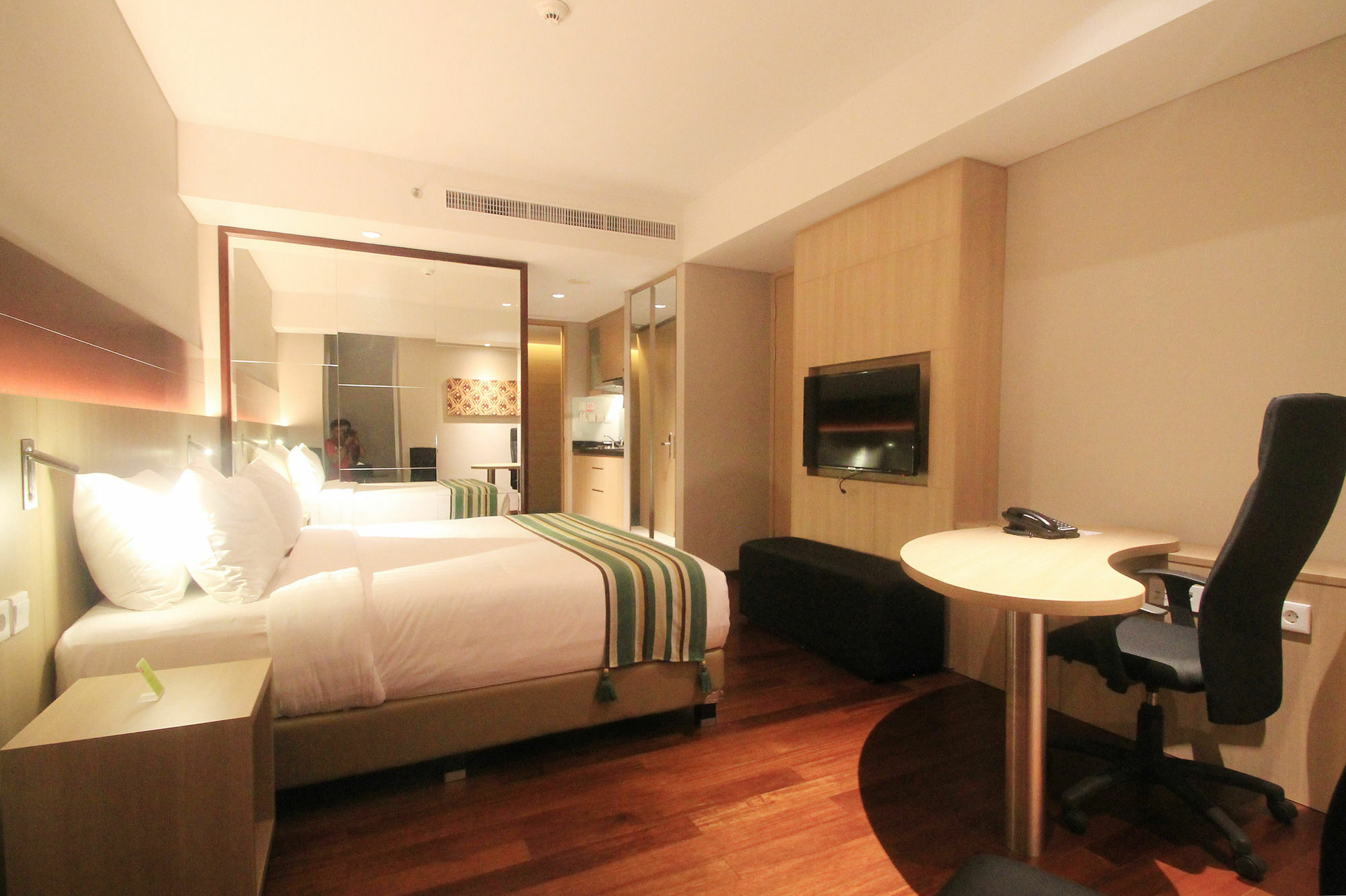 Hotel Ra Premiere Simatupang Cilandak  Esterno foto